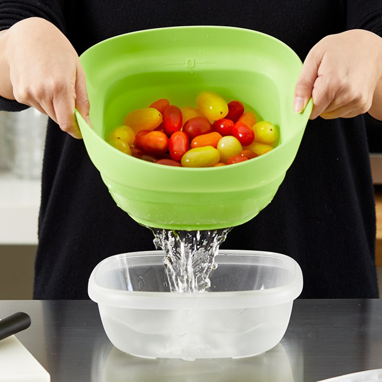 The silicone colander bowls strains the veggies with ease. 