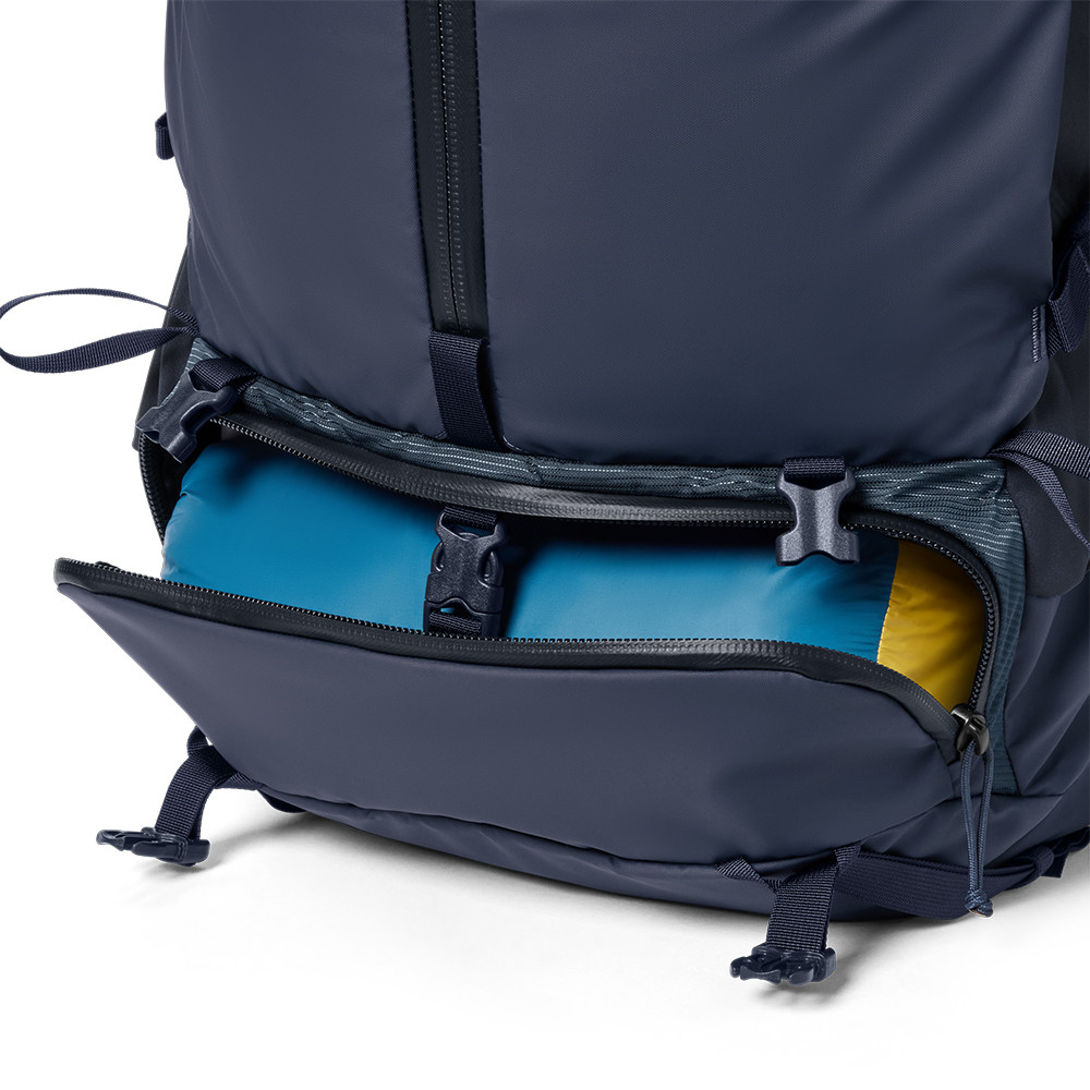 60 liter hiking backpack Flex Capacitor 40-60L Robustness Thin yet durable polyester main fabric Triple Canyon 60L Backpack |