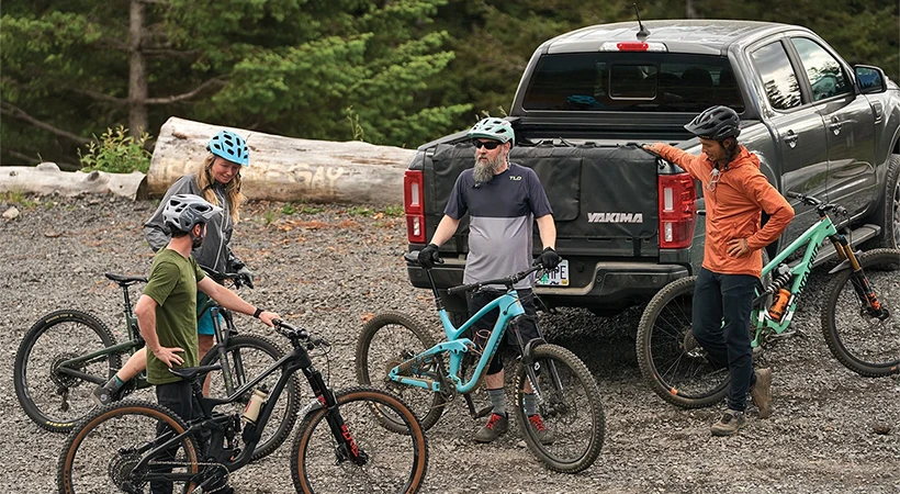 Group of men with their mountain bikes
