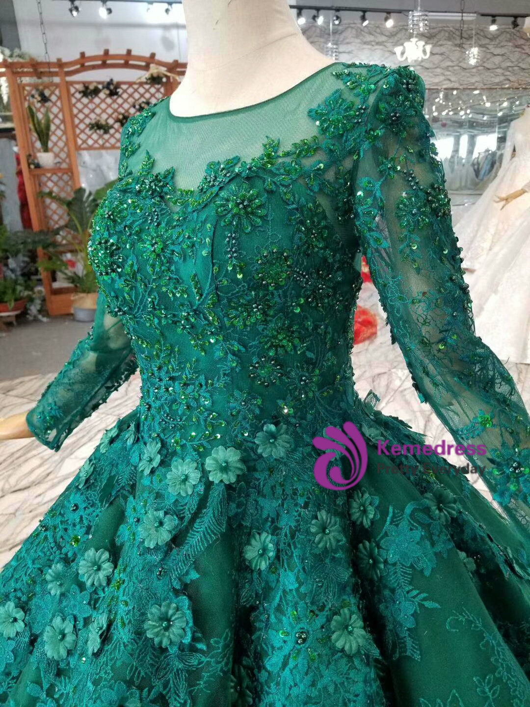 Dark Green Lace Appliques Long Sleeve Luxury Wedding Dress With Beading