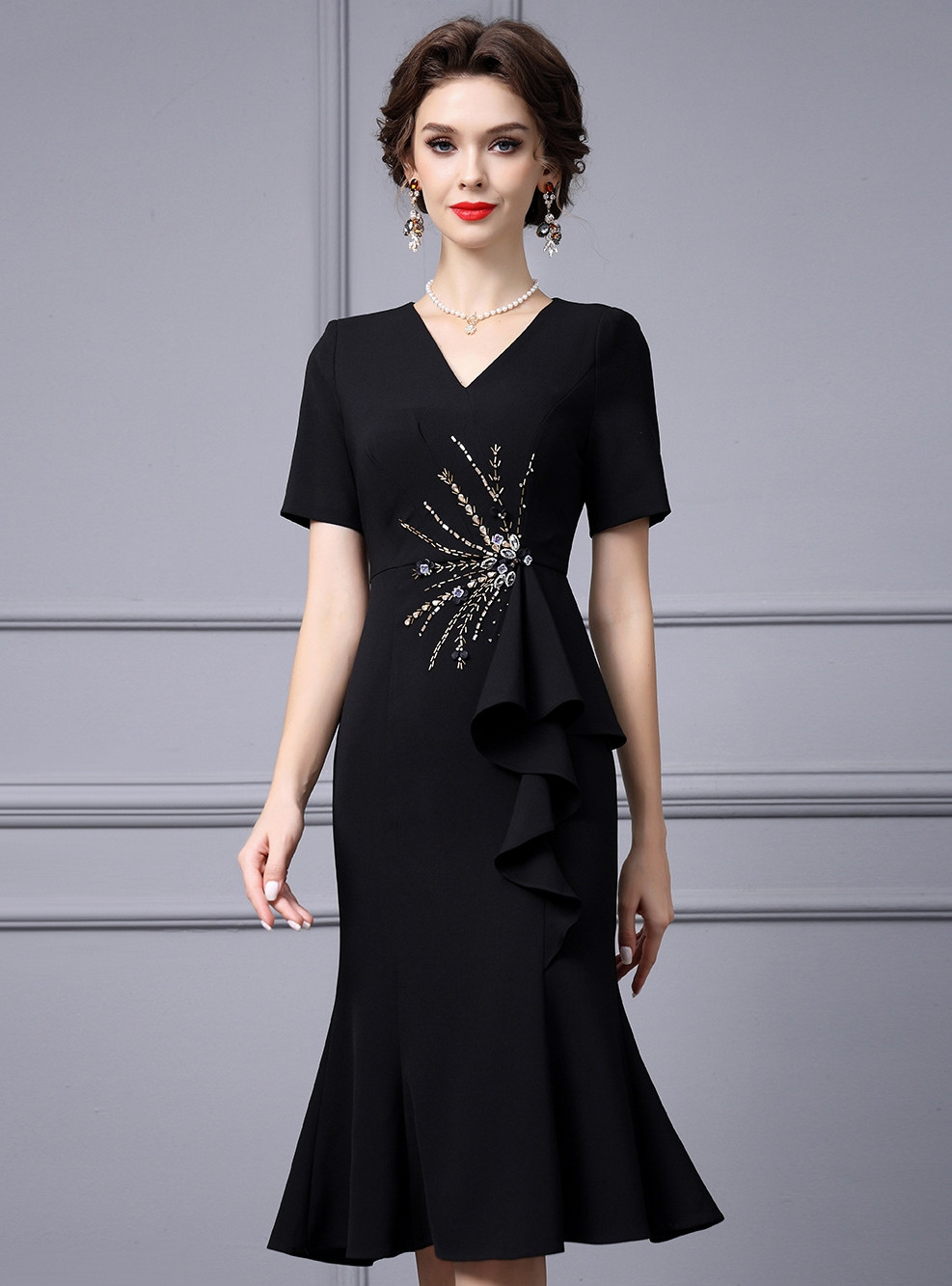 Lantern Sleeve Pleats Black V-Neck Mother Of The Bride Dress with Beading main image 1
