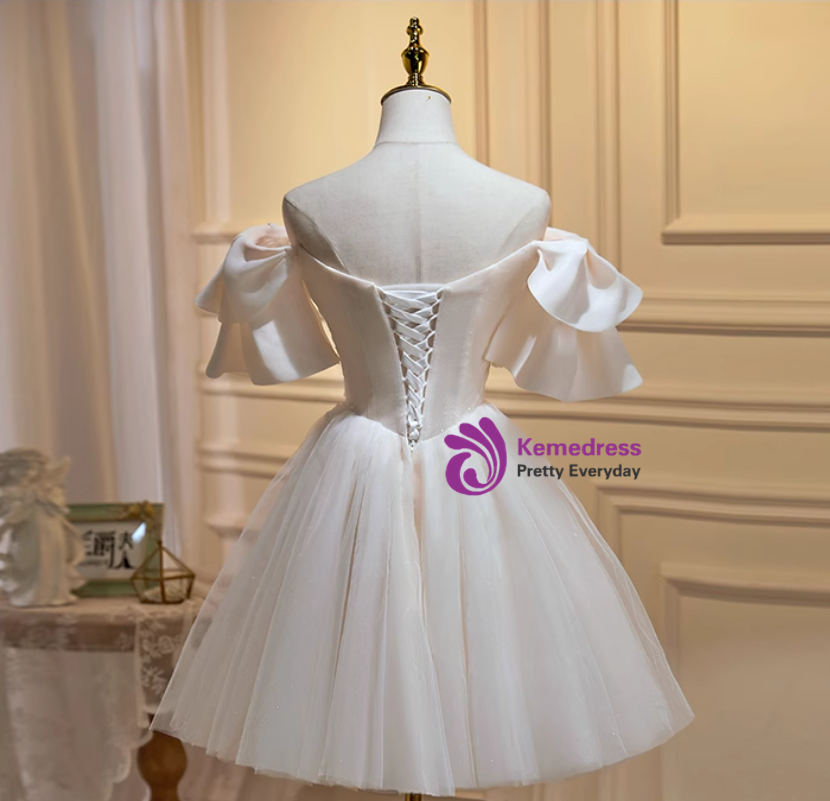Trendy Off-the-Shoulder Ivory Ball Gown Appliques Tulle Sweet 16 Dresses C8307