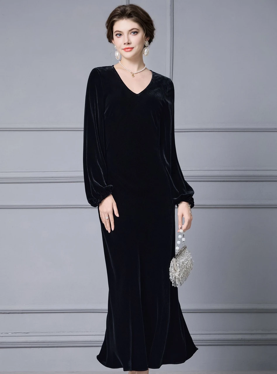 black and white color block dress Cassia Crepe Gown 6 / Black/ Ivory willa sleeved Size:34X34 %20The%20product%20images%20(without%20model)%20are%20closest%20to%20the%20true%20color%20of%20the%20item Lisa stuns in a