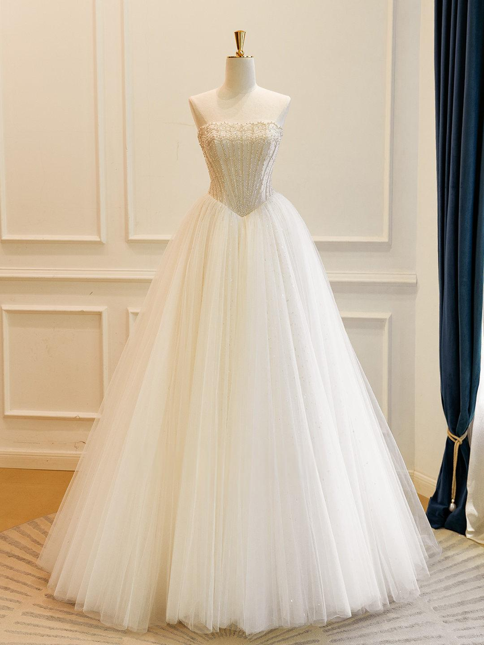 Beige white tulle strapless beading wedding dress bridal detail