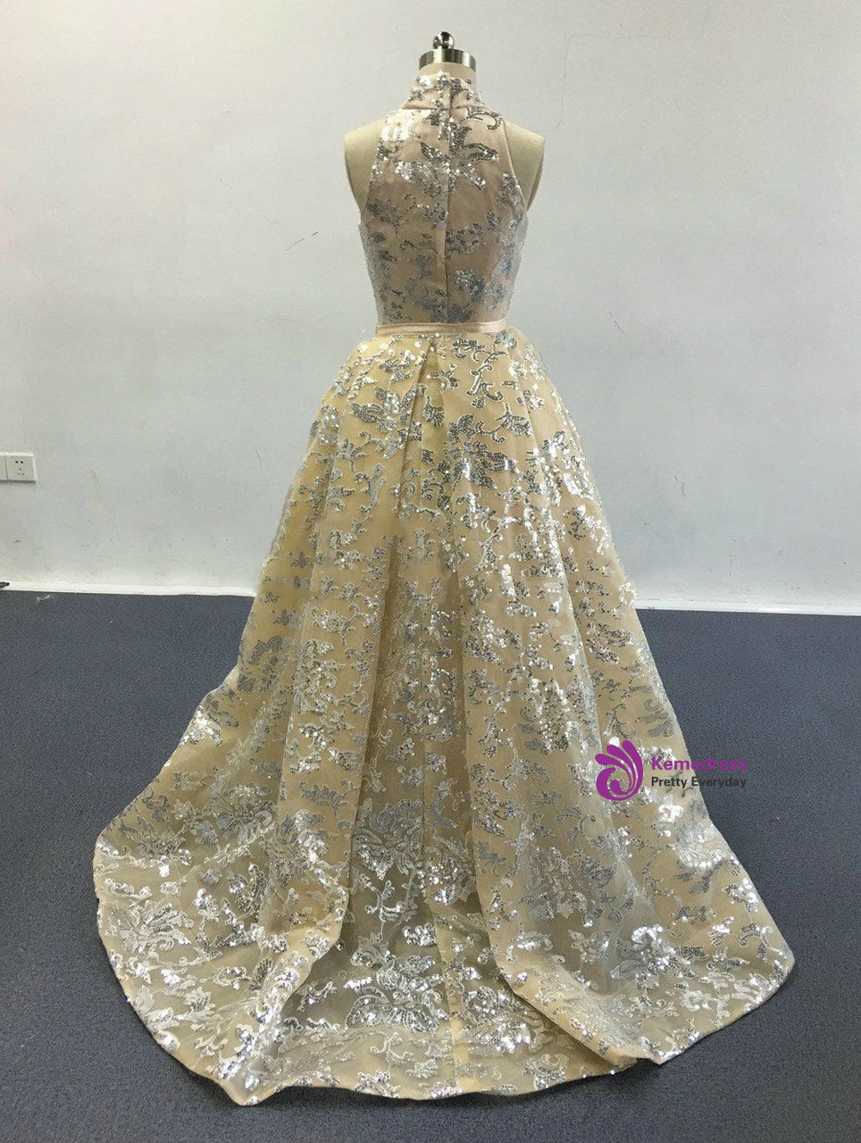 Champagne High Collar Lace Appliques Prom Gowns