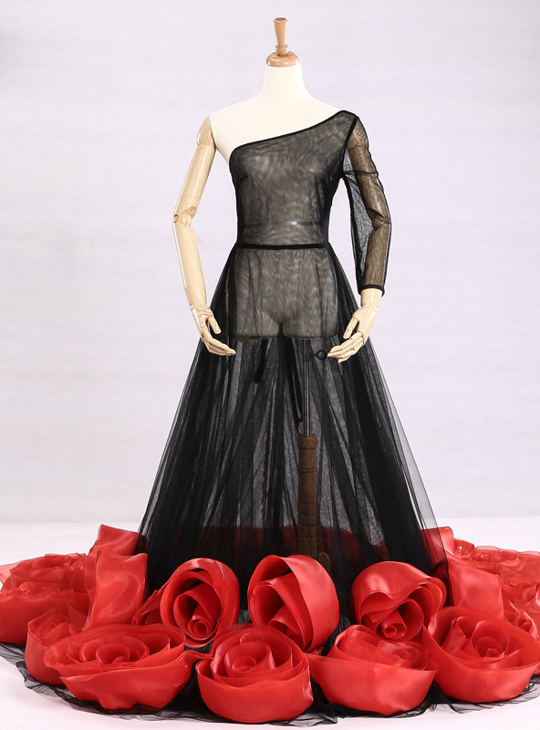 Black maternity photography dress in tulle with one shoulder and long sleeve