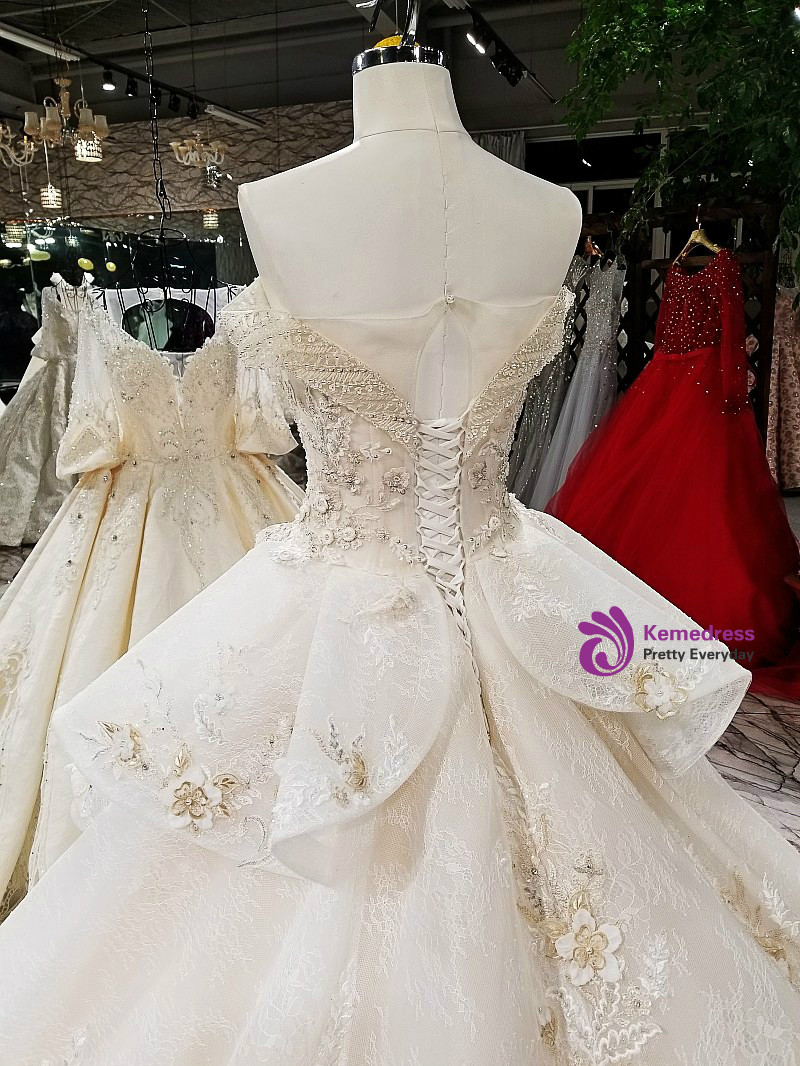 Luxury Ball Gown Off The Shoulder Tulle Appliques Beading Wedding Dress