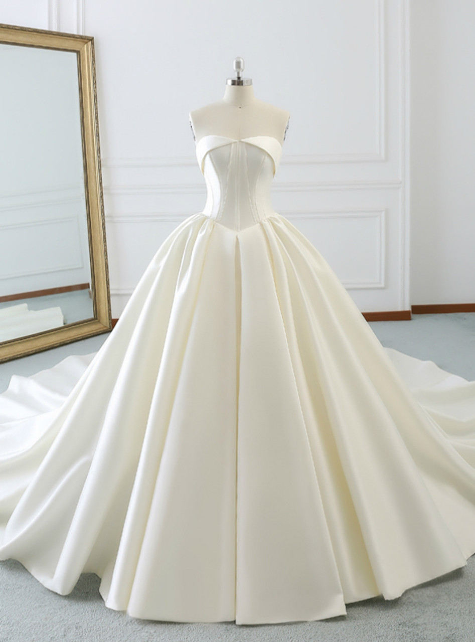 Ivory White Ball Gown Strapless Satin Wedding Dress With Long Train 5018
