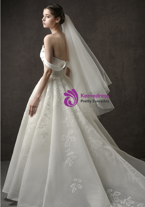 White Off-the-Shoulder Appliques Tulle Long Wedding Dress