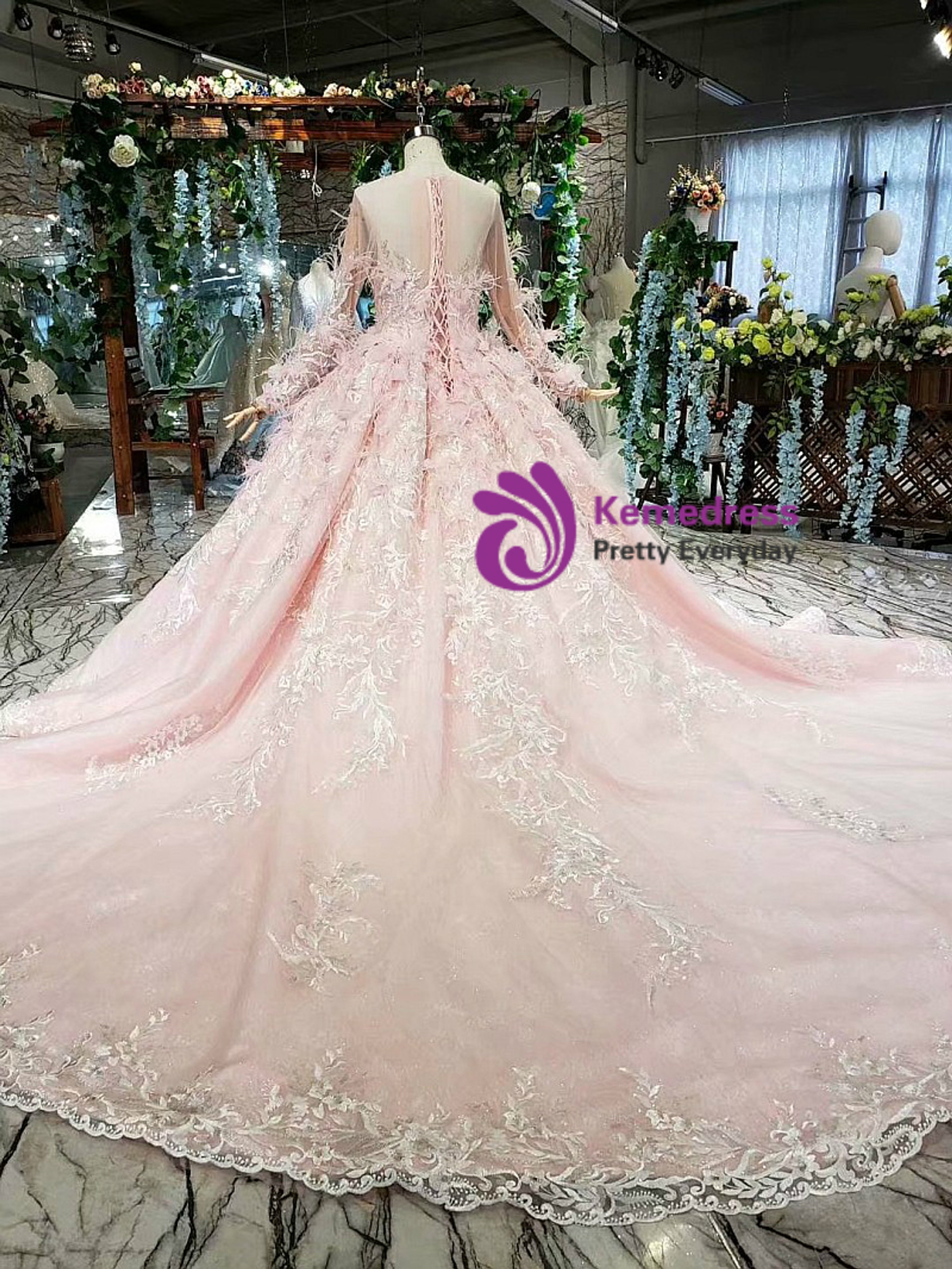 Pink Ball Gown Tulle Appliques Long Sleeve Luxury Wedding Dress With