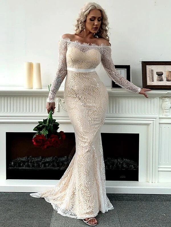 Flattering Mermaid Silhouette White Lace Formal Dress