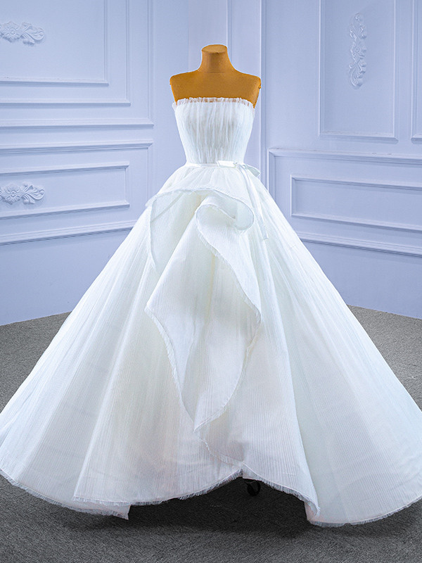 Chic Ball Gown Strapless Sleeveless White Tulle Wedding Dresses With Ruffles C3740