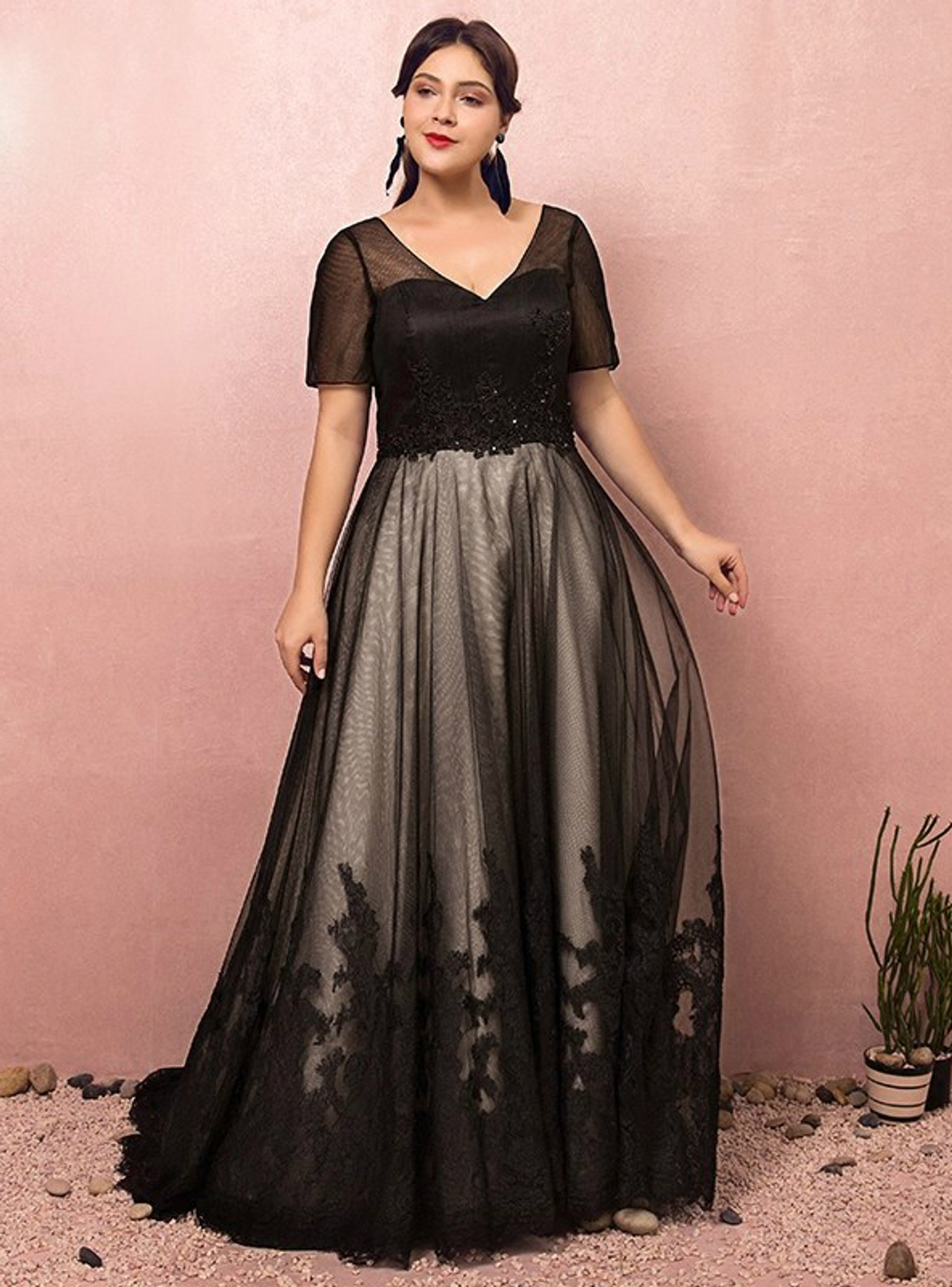 Plus Size Black V Neck Short Sleeve Prom Dress