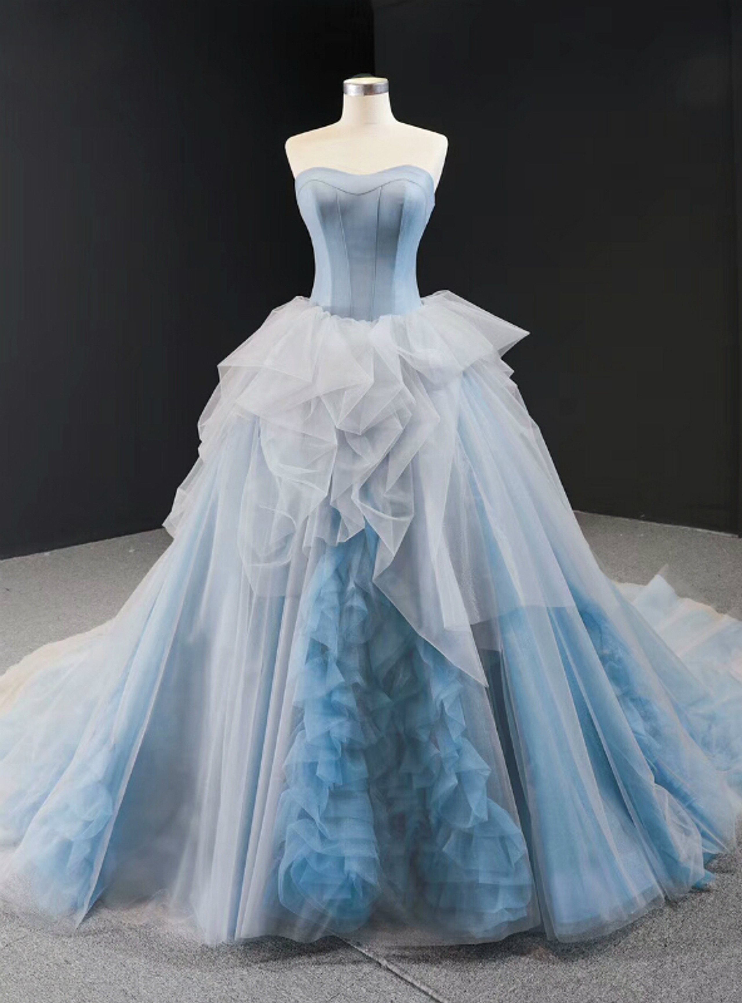 Blue Ball Gown Tulle Sweetheart Sleevelss Princess Prom Dress With Train