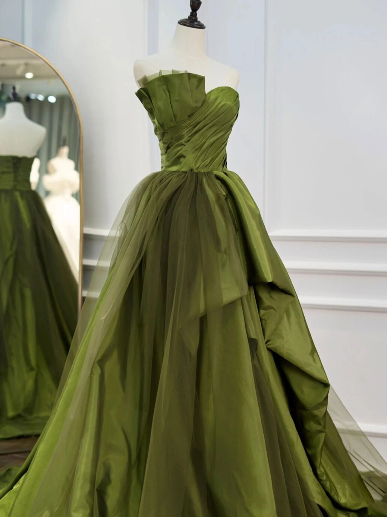 Green Satin Strapless Sequins Beading Prom Dress main image 0