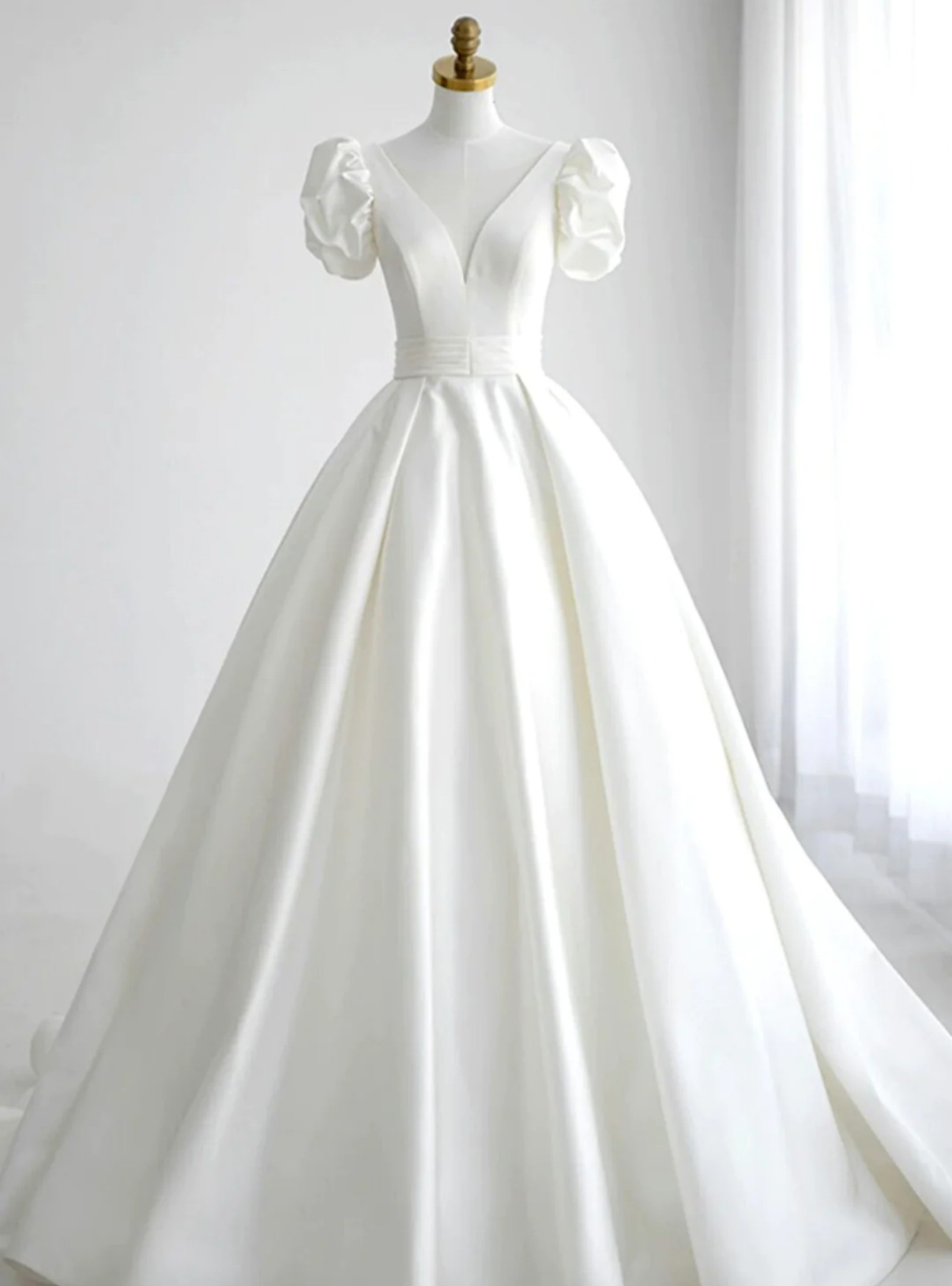 White Satin Puff Sleeve Backless Flower Wedding Dress