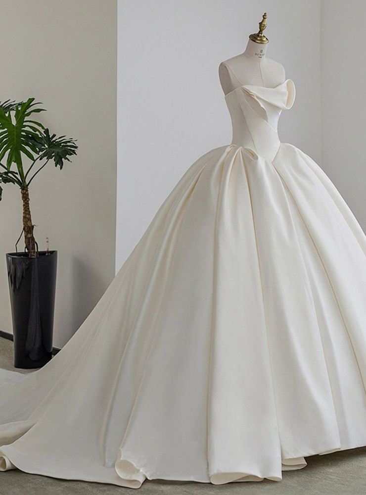 White Strapless Pleats Wedding Dress main image 1