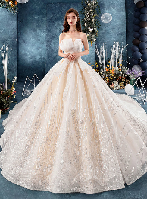 Champagne Tulle Sequins Sweetheart Neck Sleeveless Wedding Dress With Train