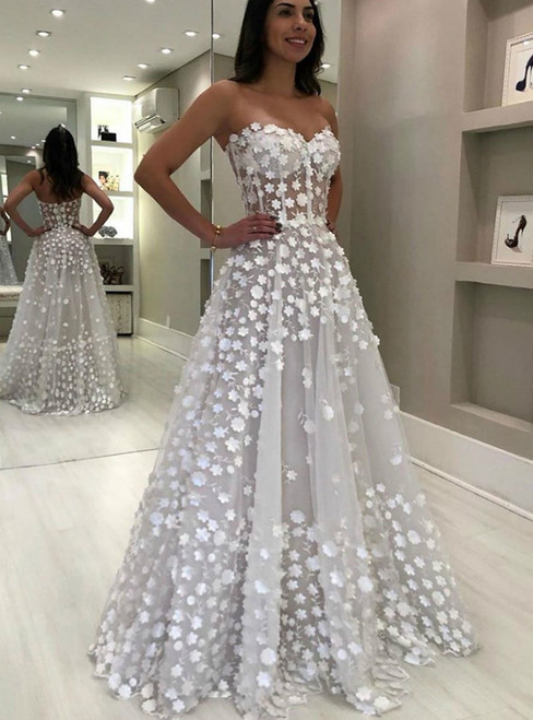 A-Line White Tulle Sweetheart Appliques Long Prom Dress