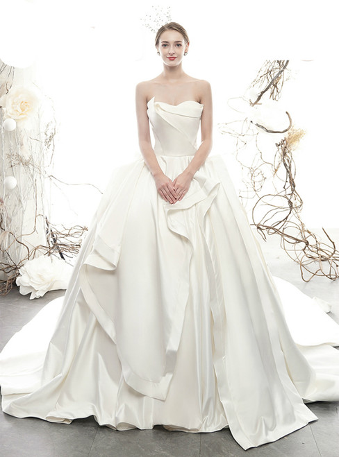 Fashion White Ball Gown Sweetheart Sleeveless Wedding Dress With Train