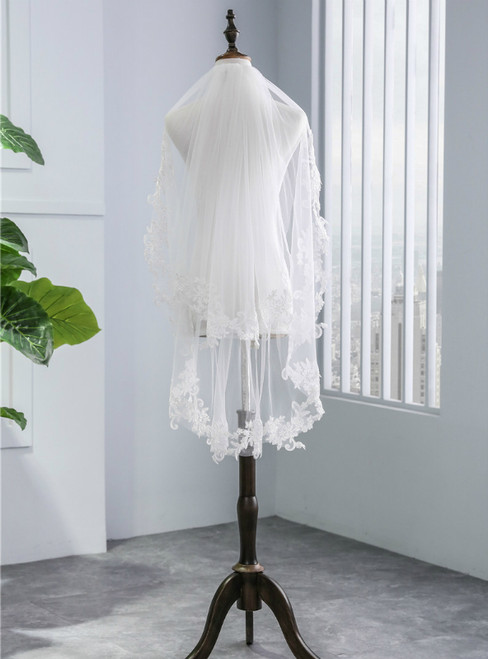 In Stock:Ship in 48 Hours Short Lace Veil With Metal Comb 2 Layers