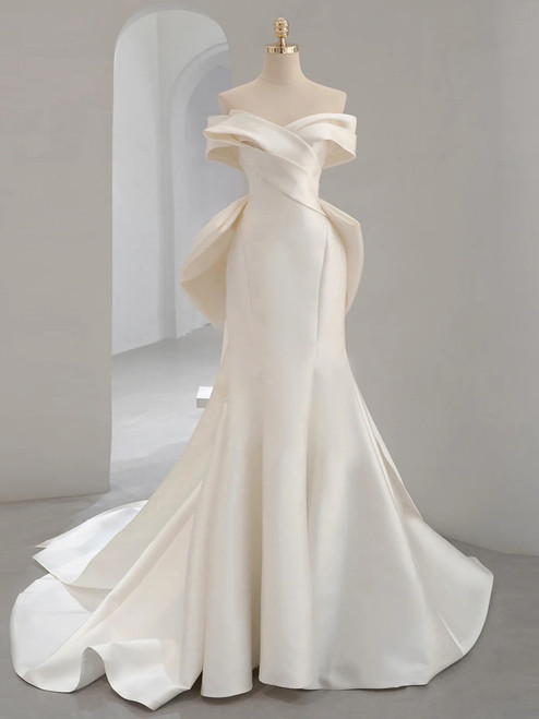 Ivory white strapless satin mermaid wedding dress with a pleated bodice and a dramatic train, a sculpted silhouette for the modern bride