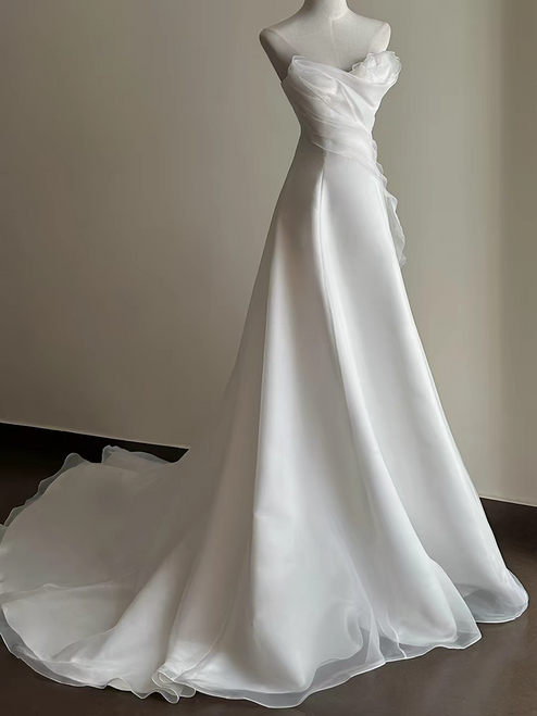 White Tulle Strapless Pleats Wedding Dress