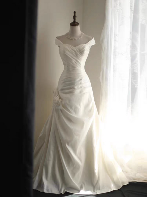 White Satin Pleats Flower Wedding Dress