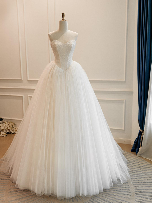 Beige White Tulle Strapless Lace Wedding Dress featuring a sweetheart neckline, floral bodice applique, and a voluminous floor-length ballgown skirt with a train.