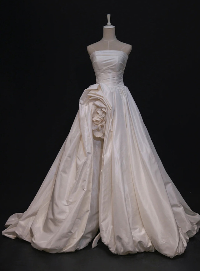 White Strapless Pleats Wedding Dress