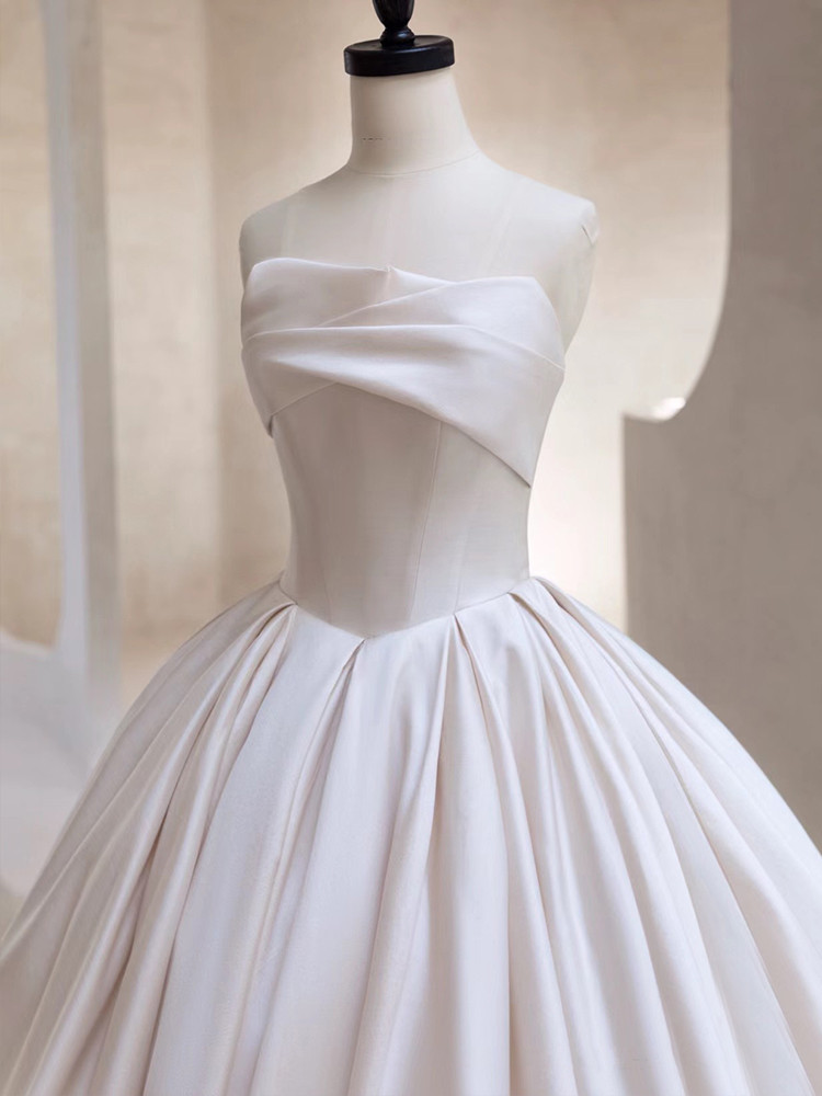 Luxurious White Wedding Dress With Trail,White Bridal Dress Y6769 main image 1