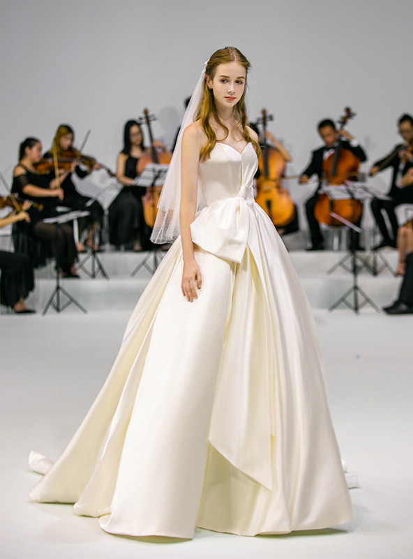Timeless Ball Gown Strapless Satin Ivory Long Wedding Dress Bridal Dresses