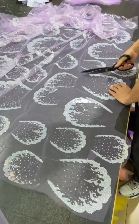 Cutting wave sequin pieces