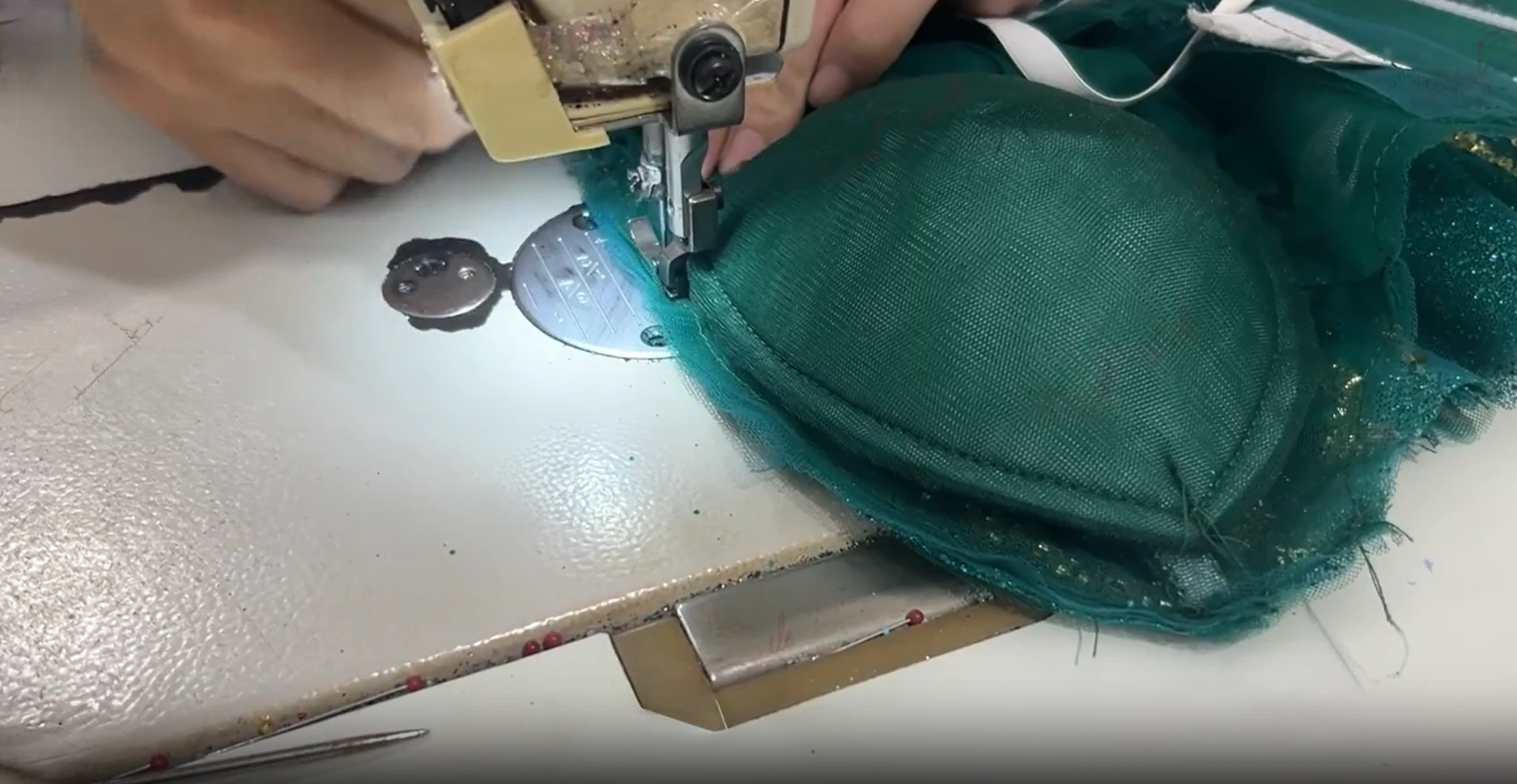 Tailor stitching emerald ball gown bodice