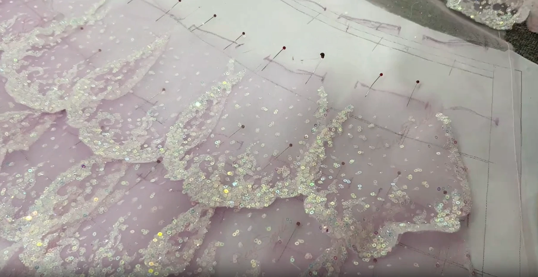 Pinning wave appliques