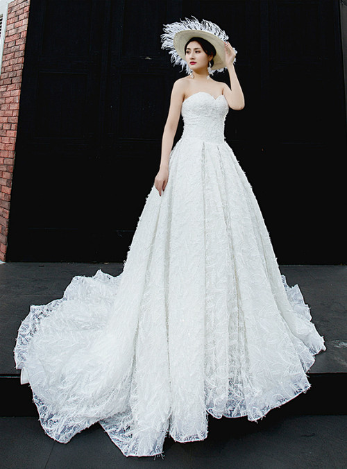 White Ball Gown Tulle Sweetheart Neck Backless Wedding Dress