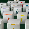 Calendrier de l'avent cubes multicolores.