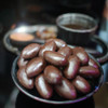 chocolat noir au coeur fondant de caramel au beurre salé, délicieuse confiserie pour les fêtes, à offrir dans son joli emballage Pécou chocolat noir au coeur fondant de caramel au beurre salé, délicieuse confiserie pour les fêtes, à offrir dans son joli emballage Pécou