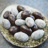 amanduo, délicieuses amandes grillées enrobées de chocolat noir amanduo, délicieuses amandes grillées enrobées de chocolat noir
