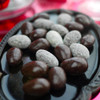 amanduo, délicieuses amandes grillées enrobées de chocolat noir amanduo, délicieuses amandes grillées enrobées de chocolat noir
