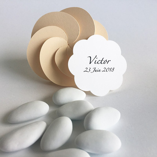 Etiquette Fleur personnalisée pour boite à dragées fleur