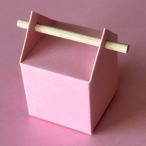 Boite et contenant à dragées couleur rose layette ou rose intermédiaire.