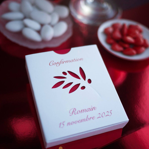 boîte rameau d'olivier, rouge , pour une confirmation. encre rouge pour la personnalisation. Possibilité de garnir la boîte avec des dragées blanches et rouges