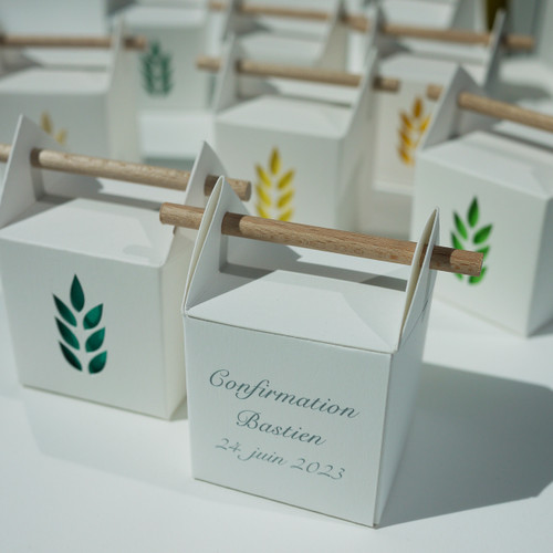 Boîte tourillon imprimée avec votre texte, à l'encre noire ou de la couleur de l'épi de blé.