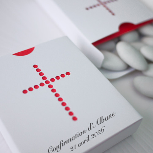 Boîte à la croix découpée en pointillés, très design, pour une confirmation, personnalisée avec impression de votre choix