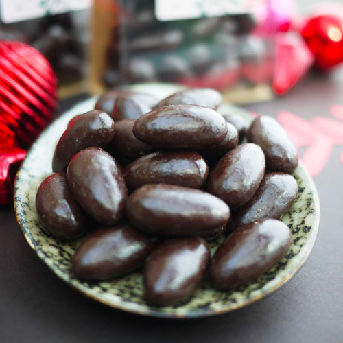 chocolat noir au coeur fondant de caramel au beurre salé, délicieuse confiserie pour les fêtes, à offrir dans son joli emballage Pécou