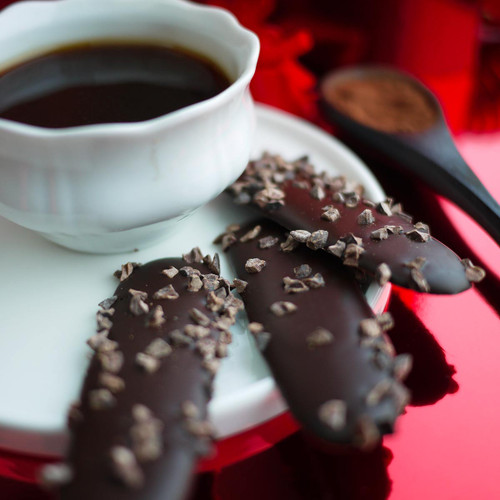 "Langues de chat" très gourmandes, coeur fondant de caramel au beurre salé et différentes finitions, une délicieuse spécialité chocolatée pour vos fêtes de fin d'année "Langues de chat" très gourmandes, coeur fondant de caramel au beurre salé et différentes finitions, une délicieuse spécialité chocolatée pour vos fêtes de fin d'année