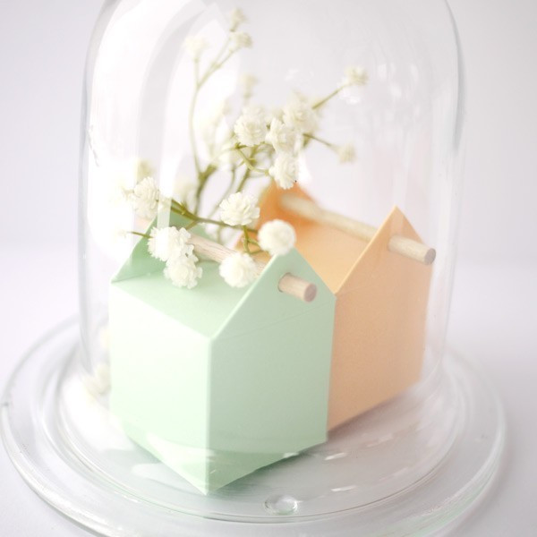 10 Boîtes à dragées, emballages cadeau d'invité, packaging de fête, aux couleurs douces et claires, des pastels trop jolis et leurs dragées assorties