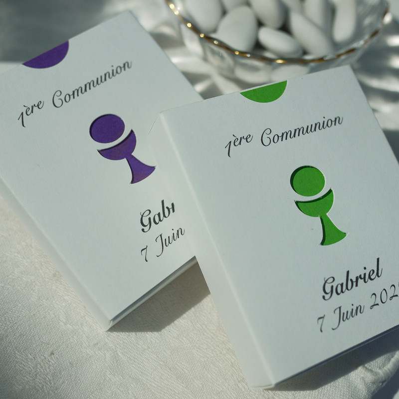 Boîte calice et hostie personnalisée pour la communion d'un enfant Boîte calice et hostie personnalisée pour la communion d'un enfant