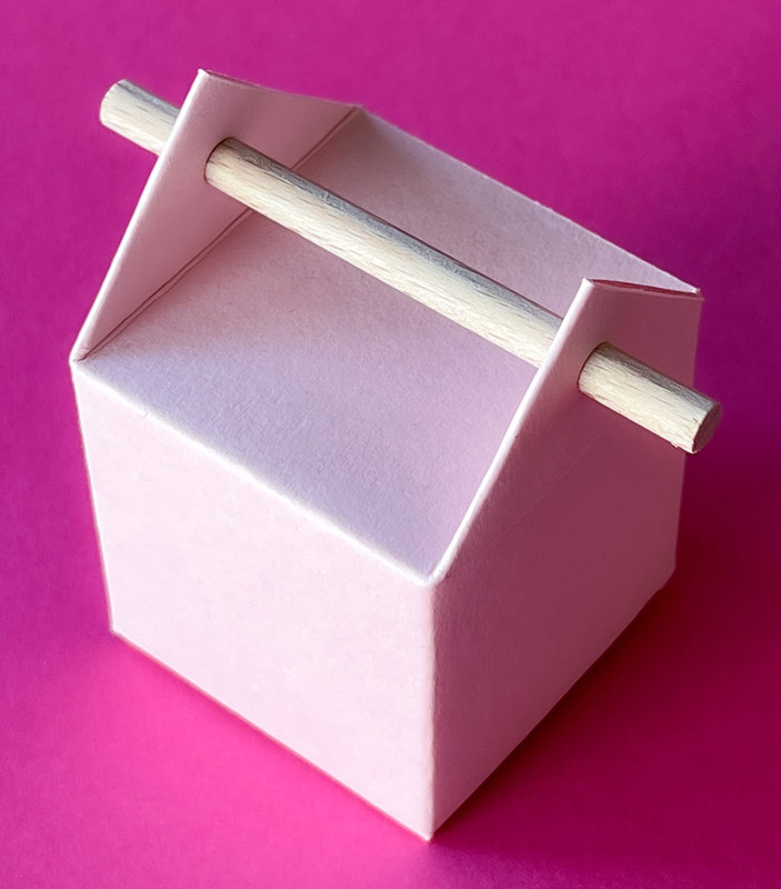 Boite et contenant à dragées couleur rose pâle.